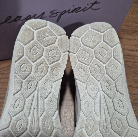 Like New! Easy Spirit Getflex Slip On Shoes In Box - Picture 7 of 11
